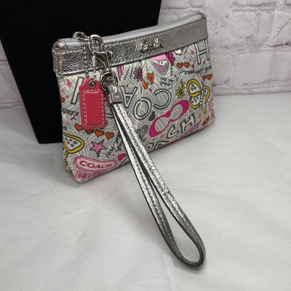 Coach Poppy Butterfly Graffiti Satan Wristlet Hangtag Silver Metallic LeatherEUC - Picture 13 of 16